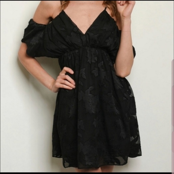 Dresses & Skirts - Closet clearout $10 or under